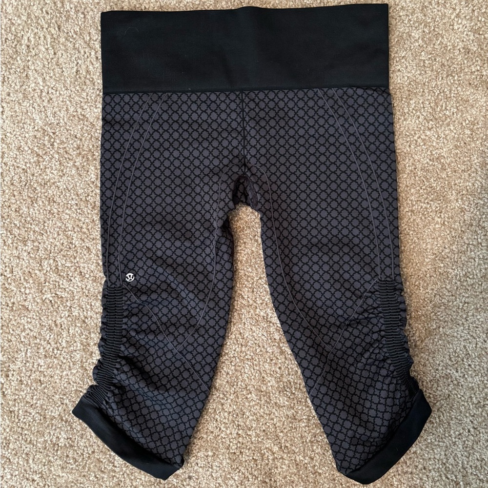 Lululemon Crops in size 6